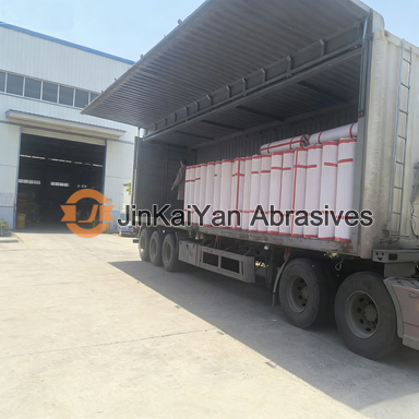 Recently, the products ordered by our customers have been loaded onto trucks and shipped out.