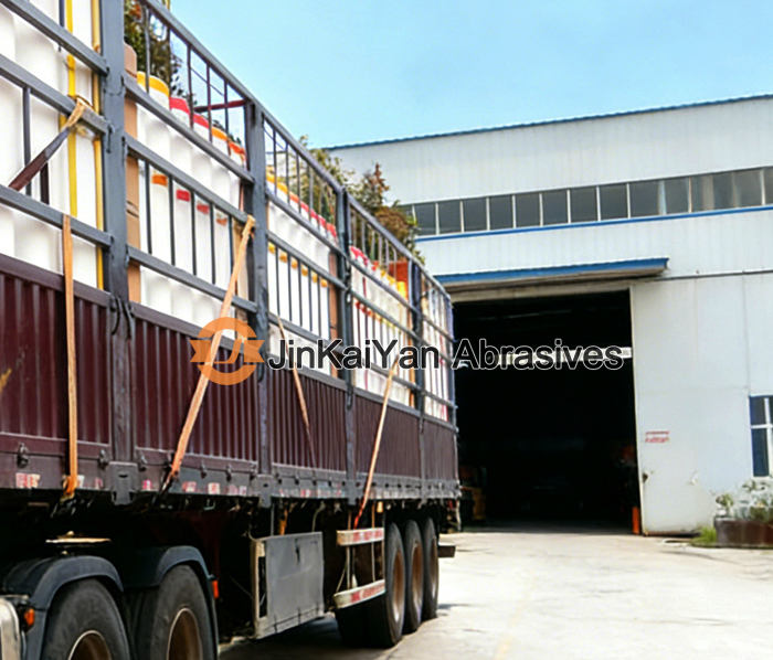 Recently, the products ordered by our customers have been loaded onto trucks and shipped out.